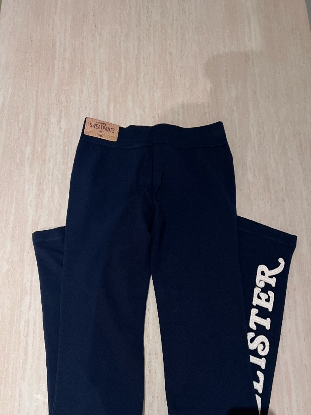 NWT Hollister Graphic Logo Awesome Butt Boot Cut Sweatpants NAVY Size SMALL RARE - Picture 4 of 4